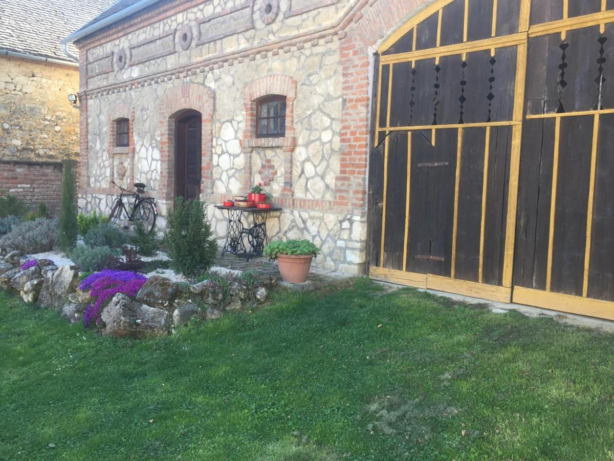 Hotel Levendula Porta és Pajtaszínház Orfű Esterno foto